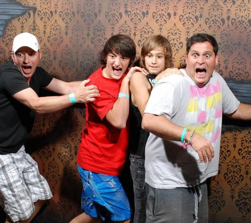 22 Pictures Of People Freaking Out In A Haunted House