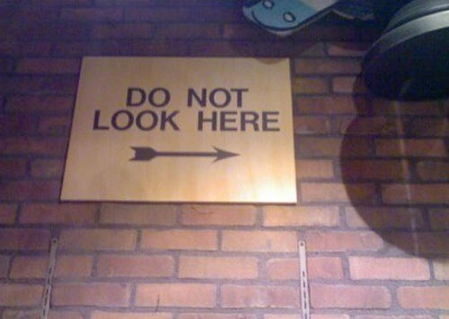 21 Funny WTF Warning Signs