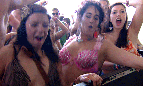 15 Gifs That Prove No One Knows How To Dance At Music Festivals