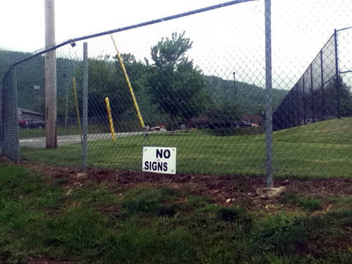 21 Super Confusing Signs
