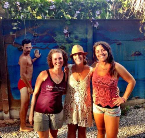 20 Incredibly Creepy Photobombs