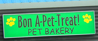 store name pun dog food pun - Bon APetTreat! Pet Bakery