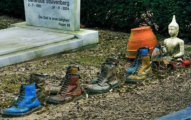 Bizarre Headstones and Grave Sites