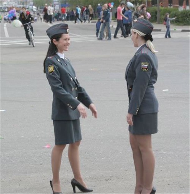 What army has mini skirts and fuck me pumps as a standard uniform? Ahhh, the French.