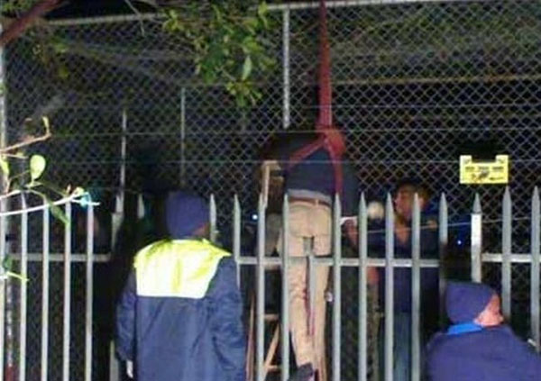 Thief Impaled by Fence... Graphic