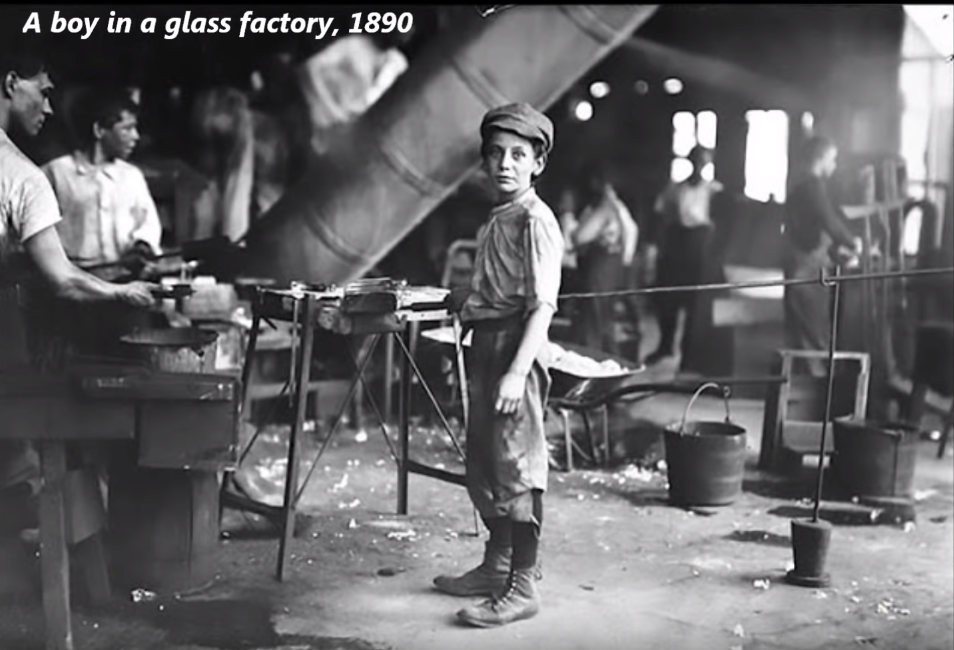 lewis hine - A boy in a glass factory, 1890