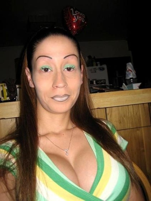 mexican girls with sharpie eyebrows