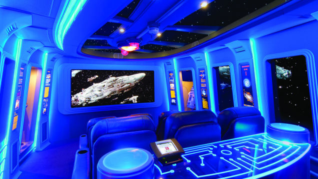 This Star Wars-themed home theater was built in a mega-fan's home in Hawaii. Life-size R2-D2 and C-3PO droids come included.