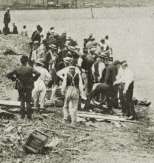 Recovering bodies after the Titanic disaster, April 1912