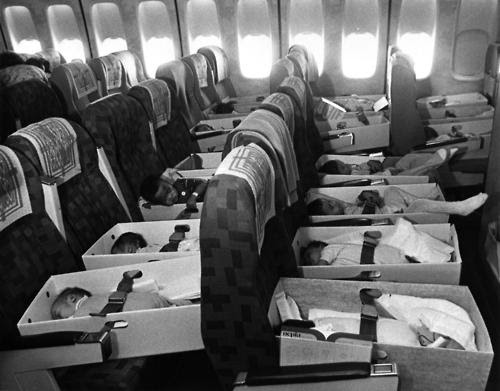 Operation Baby-lift: Vietnamese orphans transported by airplanes to America in 1975