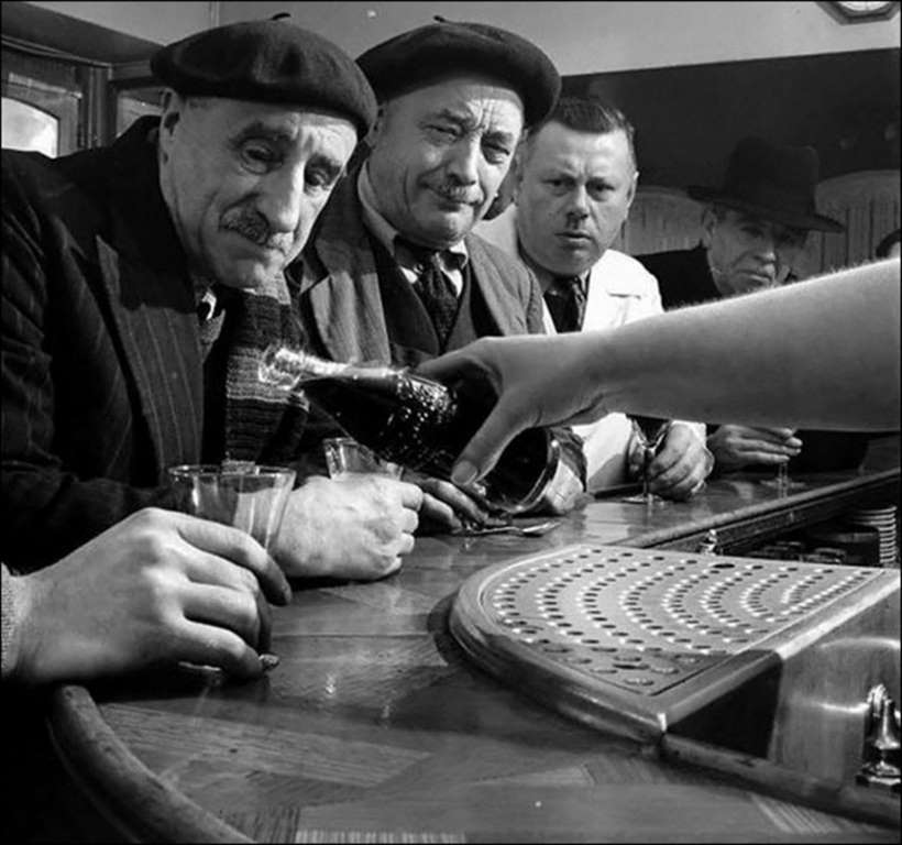 coca cola comes to france 1950