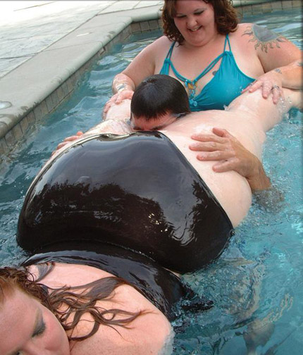 Extremely rare whale giving birth
