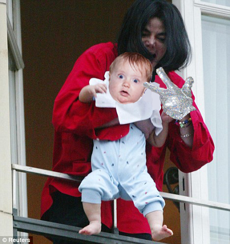 The late Michael Jackson's baby revealed!