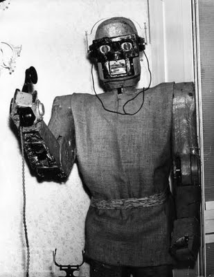 23 Phone-Answering Robot, 1964 A robot designed by Claus Scholz of Vienna answers the phone, though it cannot speak. Halfway there, Claus.
