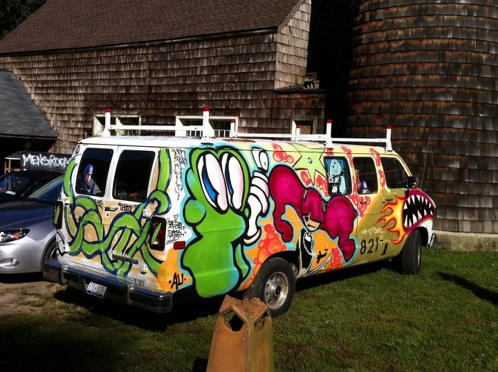 Alky, Reme and Doc light up the side of Don Audio's Van with some Graff....