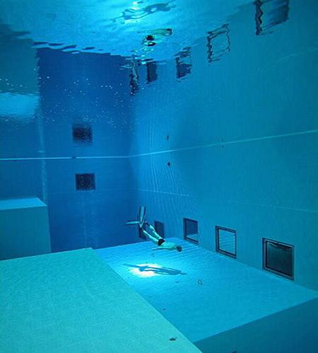 World's Deepest Pool.