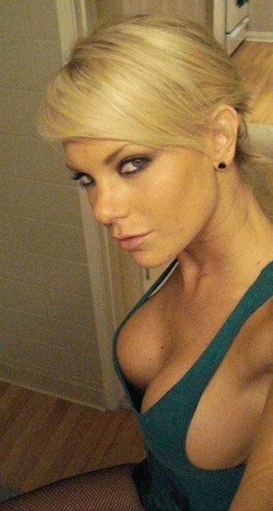 Falthor's Amazing Cleavage Gallery 3