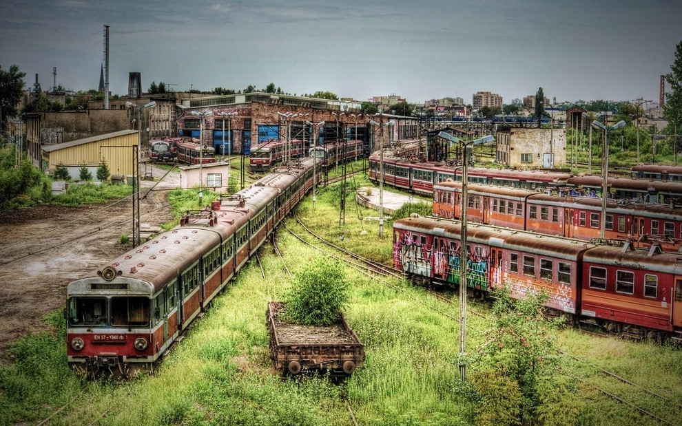 czcestochowa polands abandoned train depot