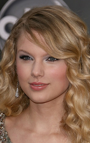 Taylor Swift. I love her songs, and she's very pretty. But the girl is terrible live, and can't sing. 