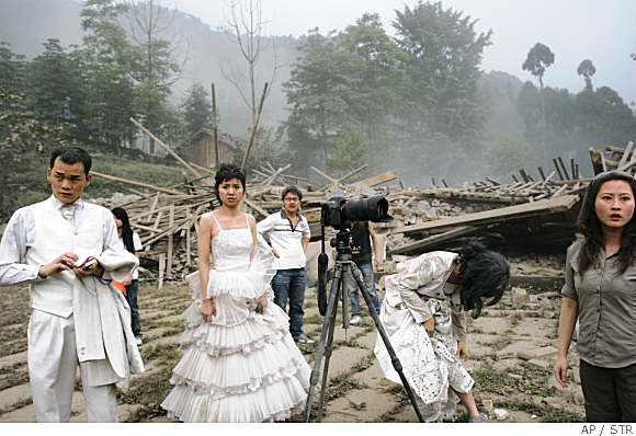 Wedding photographer captures earthquake