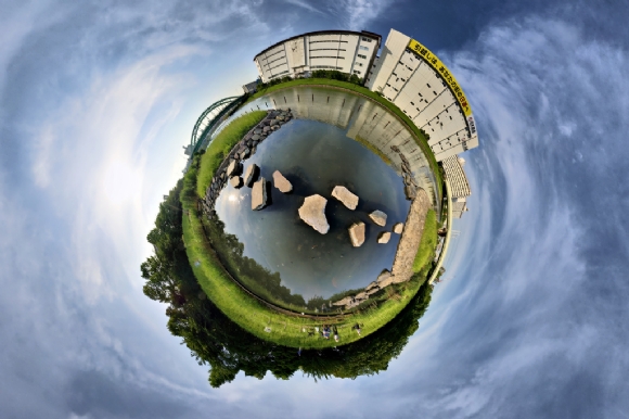 Stereographic Planets