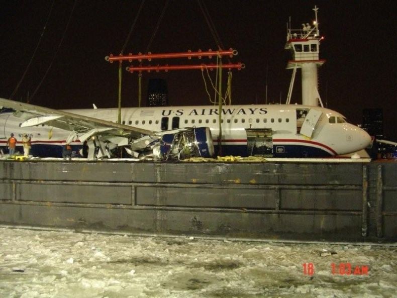 Flight 1549 Pulled from the Hudson River