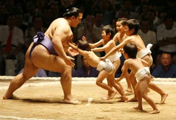 Sumo Wrestlers vs. KIDS