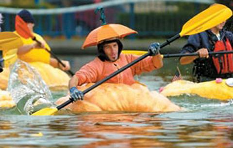 Pumpkin Boat Race for halloween2008