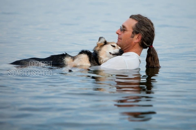 The man who helps his arthritic dog get to sleep by taking him for a swim every evening