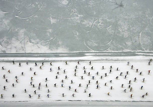 huge group of people skiing together