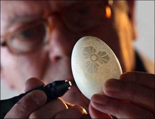Amazing Egg shell art
