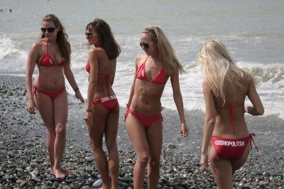 Bikini Clad Russian Women Beat World Record