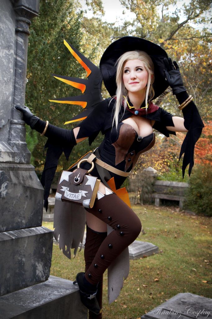 Mercy Overwatch cosplay that is awesome