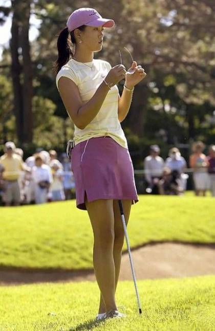How women carry their golf clubs.