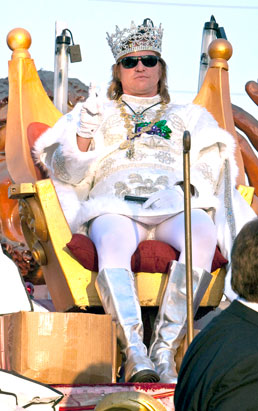 Val Kilmer is one step away from admitting he's a cross dresser