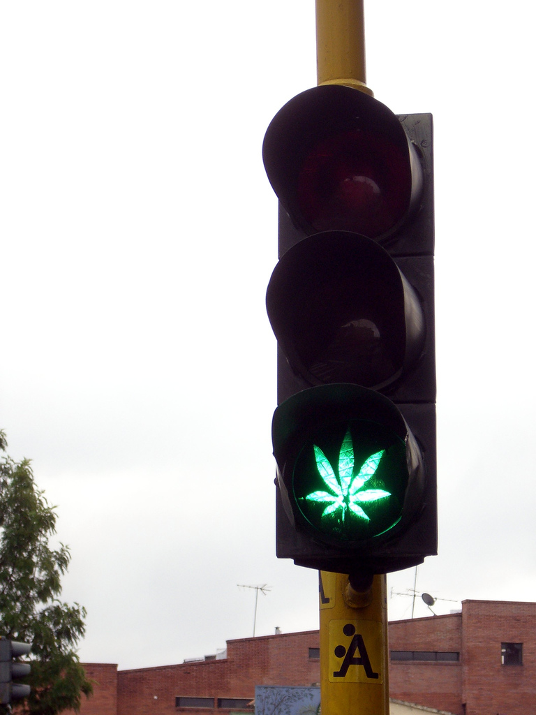 That's an awesome traffic light... must be California actually it's Bogot