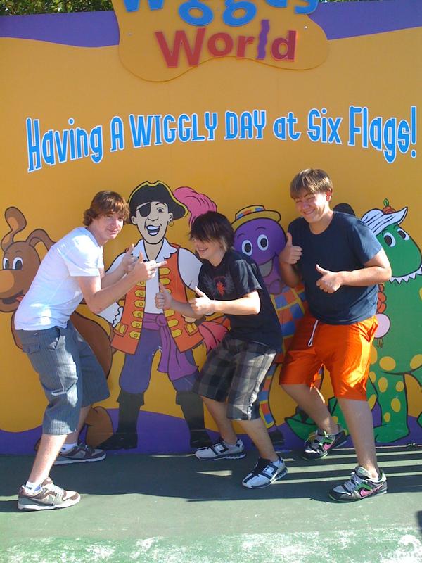 We decided to take a quick trip through Wiggle's World before heading over to Kingda Ka...

Someone turn us into a demotivational poster.