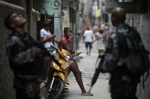 Police Battling the Cartels in Rios Mare Favela
