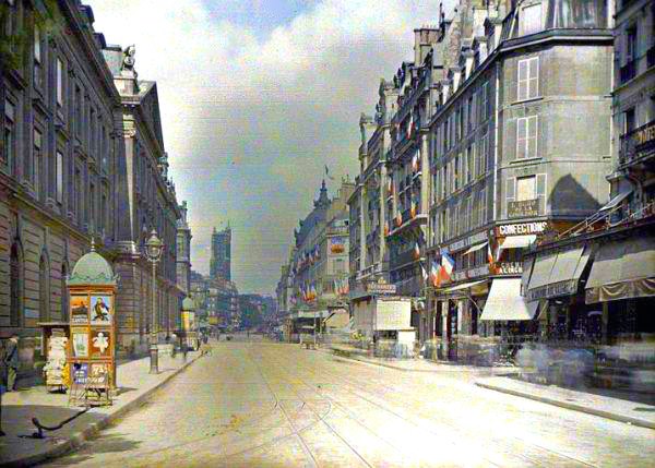 While the Lumiere brothers innovative method was abandoned in 1935 in favor of Kodachrome technology, they present a dreamy, serene and richly-saturated narrative on early 20th century Paris.