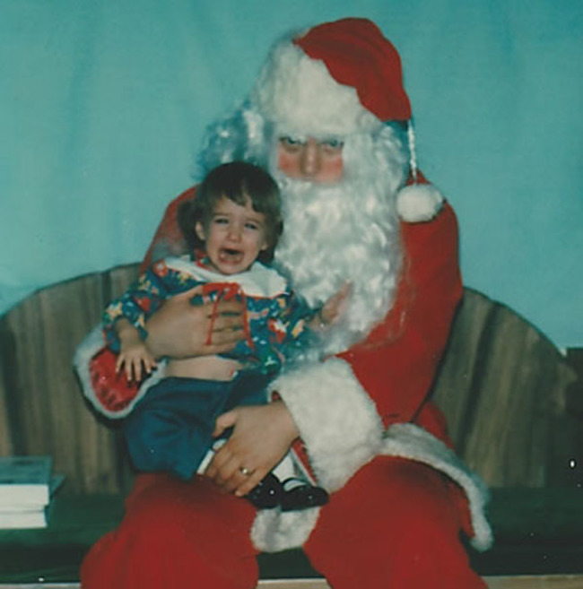 36 Creepy Santas That You Never Would've Gone Near As A Kid