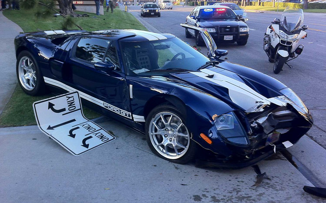 blue 2005 ford gt