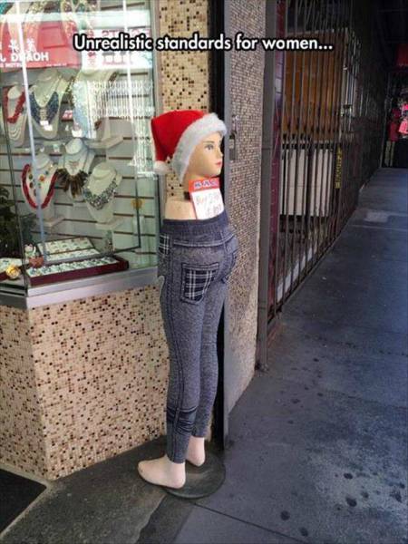 random pic funny mannequin - Unrealistic standards for women... Aoh