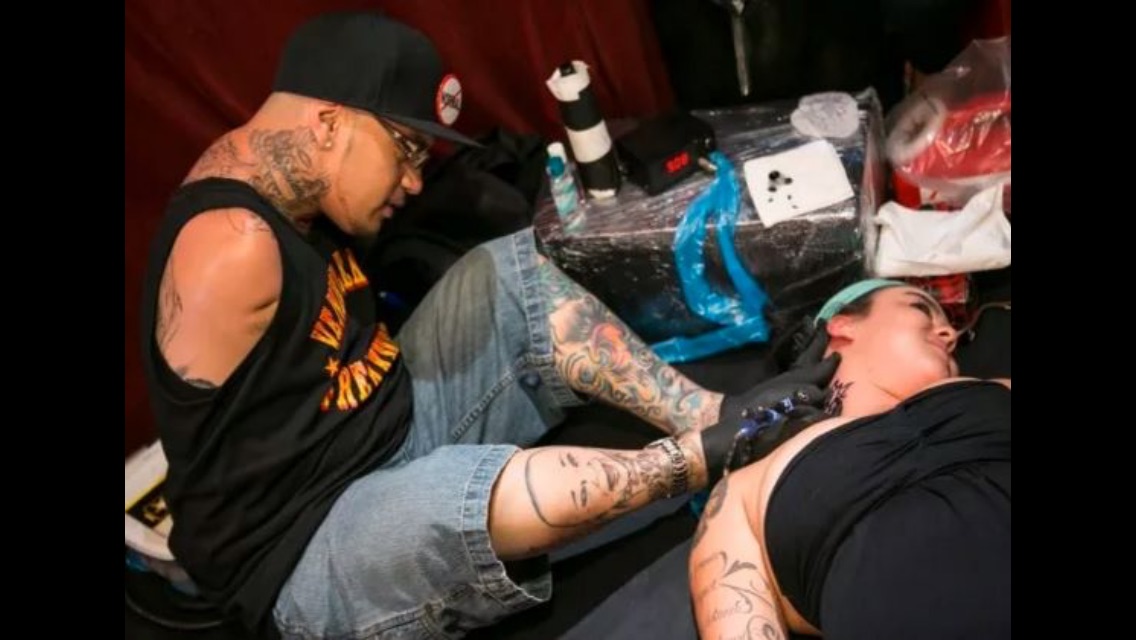 tattoo artist without arms