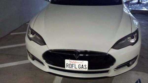 32 Hilariously Creative Tesla License Plates