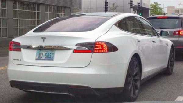 32 Hilariously Creative Tesla License Plates