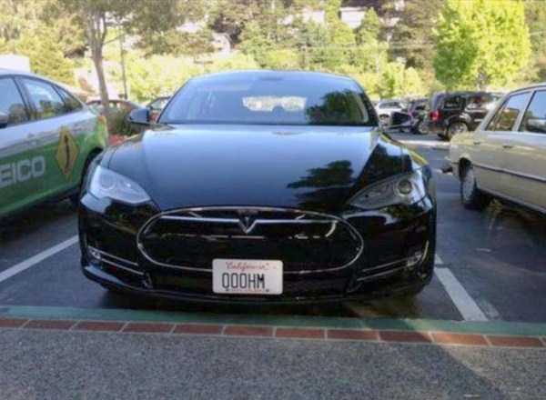 32 Hilariously Creative Tesla License Plates