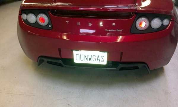 32 Hilariously Creative Tesla License Plates