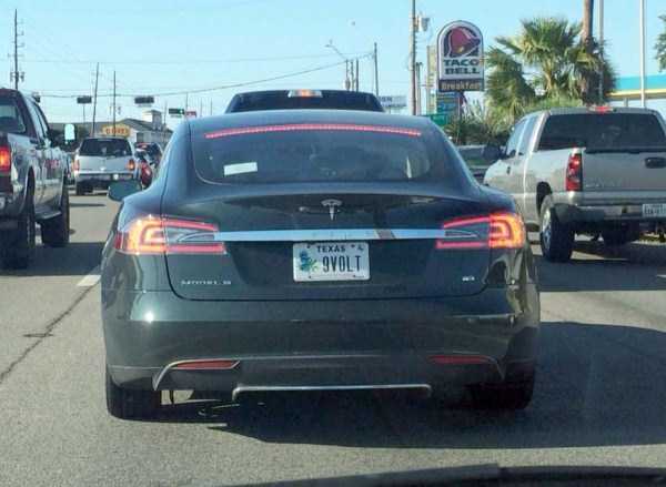 32 Hilariously Creative Tesla License Plates