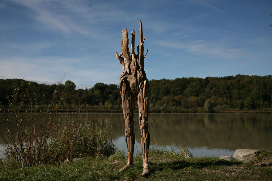 These Bizarre Anthropomorphous Driftwood Statues Will Creep You The Fuck Out