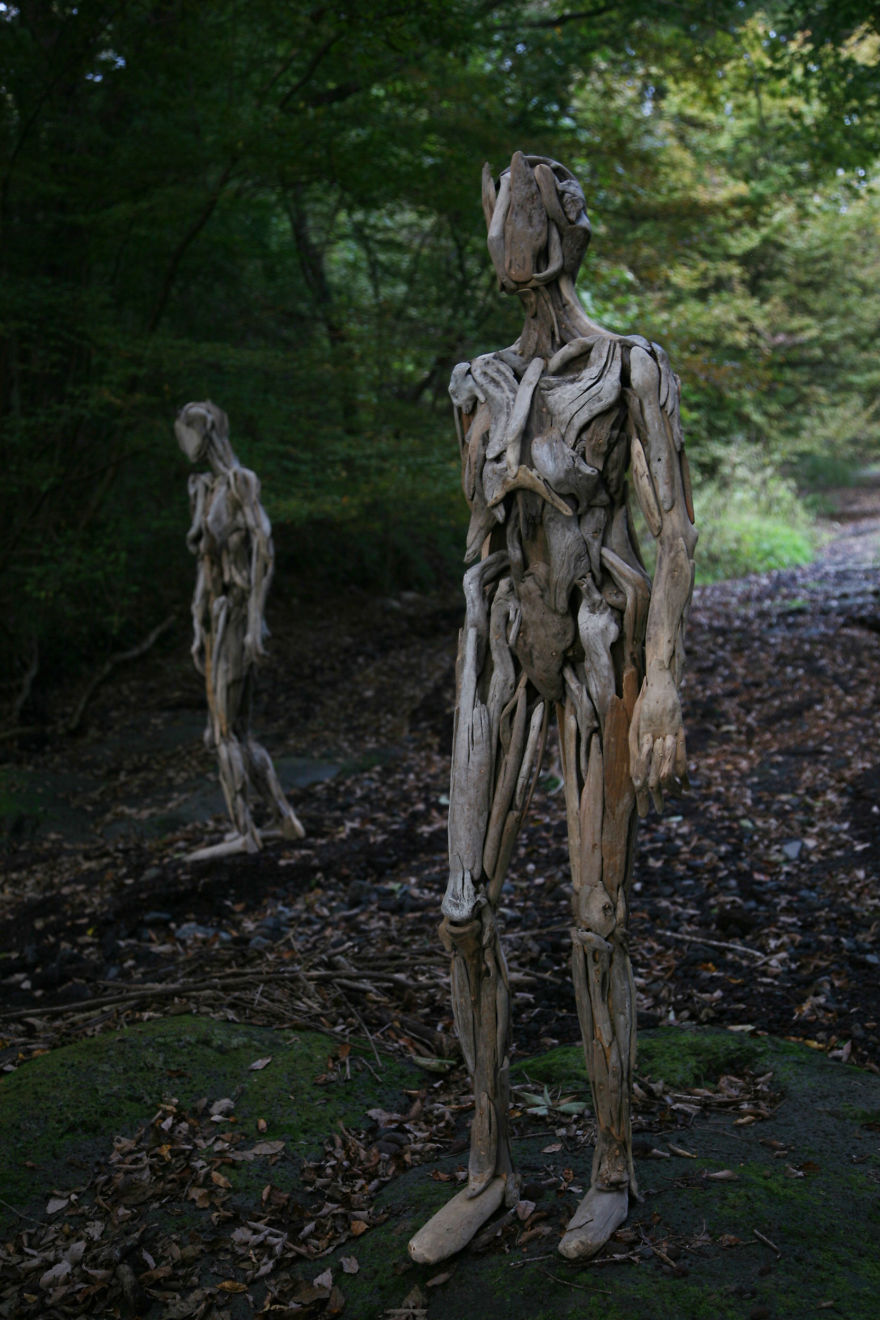 These Bizarre Anthropomorphous Driftwood Statues Will Creep You The Fuck Out